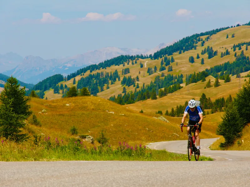 Ciclista sul Col de Vars sulla RGA