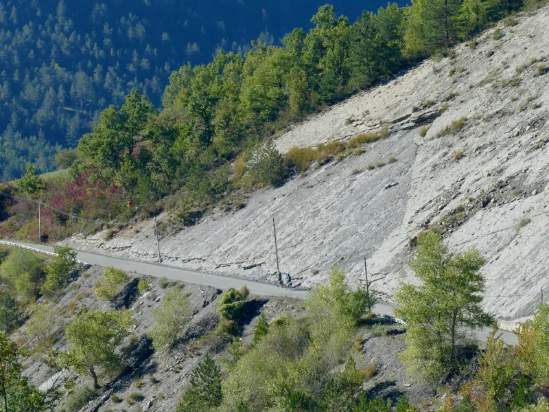 Discesa del Col du Corobin tra Digne-les-Bains e Barrême
