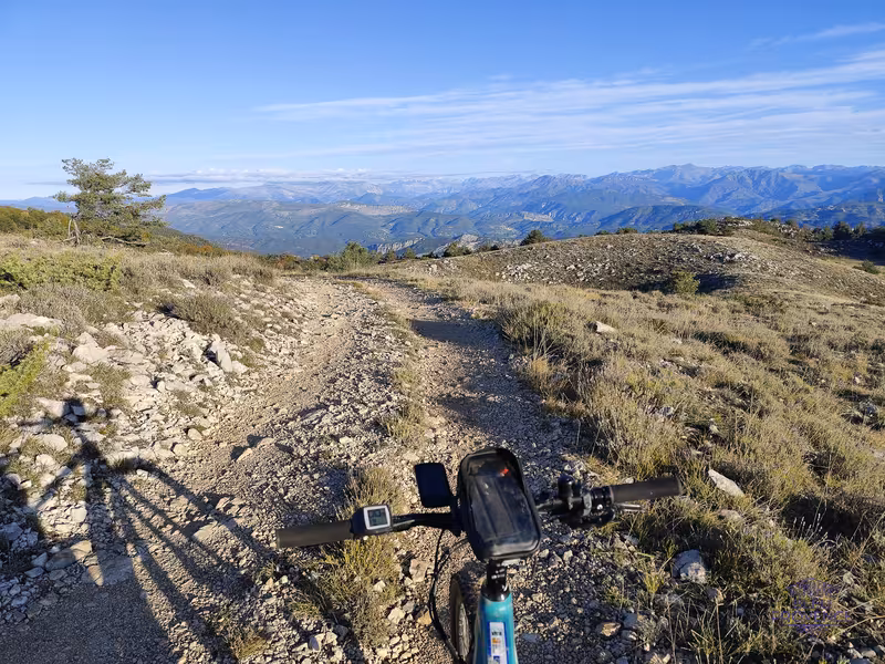 Vista sul Mercantour dagli altipiani di Préalpes d'Azur