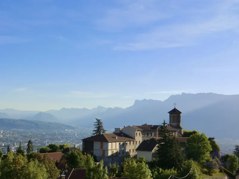 Corenc, sentinella del bacino di Grenoble
