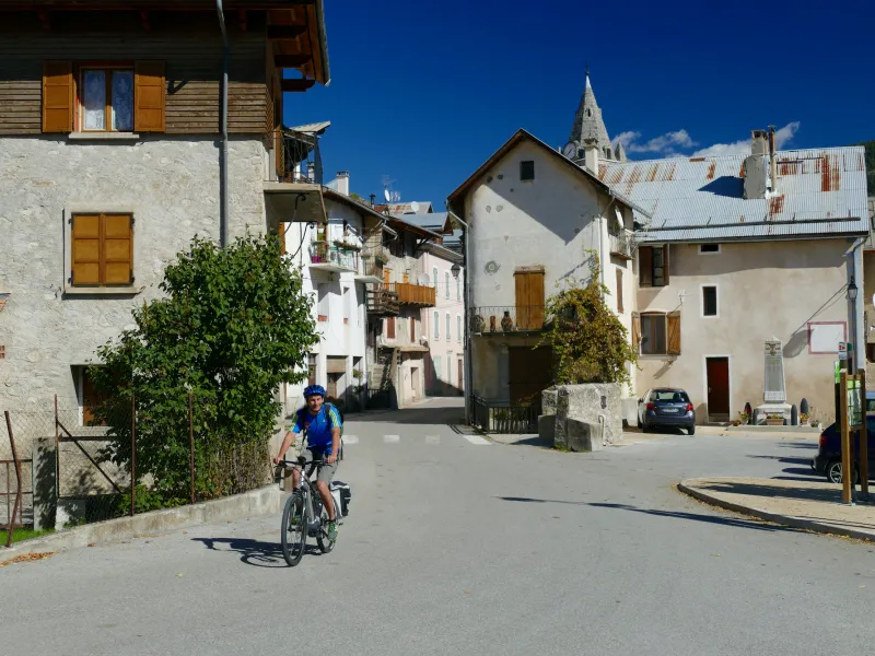 Sosta nel villaggio di Thorame-Haute