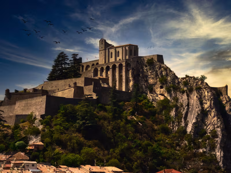 La maestosa cittadella di Sisteron segnala l'arrivo nelle Alpi di Alta Provenza