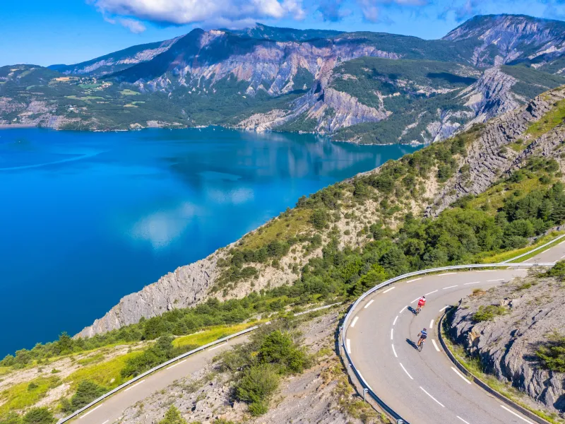 Lago di Serre-Ponçon a Sauze-du-Lac