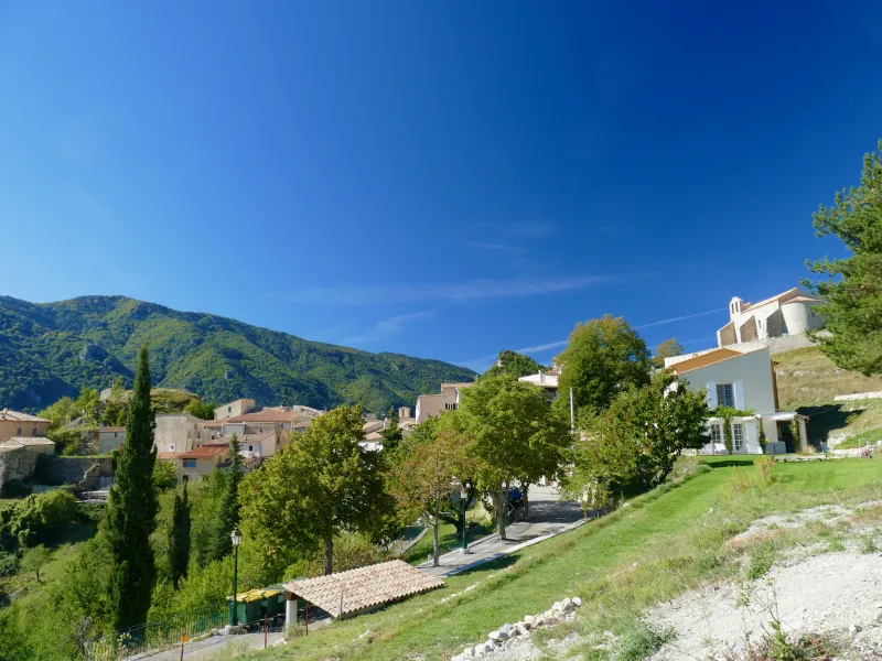 Il villaggio di Le Mas nella valle dell'Estéron