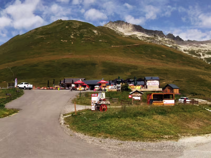 Il Col de la Madeleine e i suoi negozi