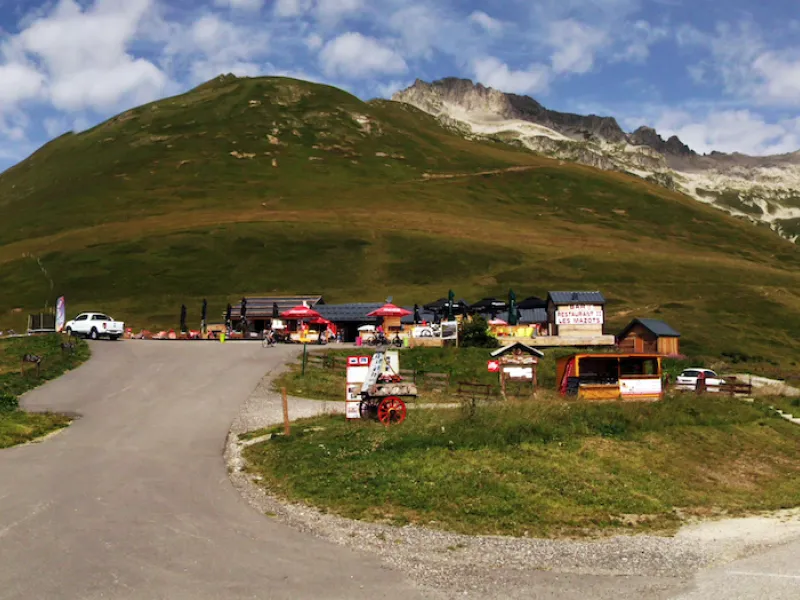 Il Col de la Madeleine e i suoi negozi