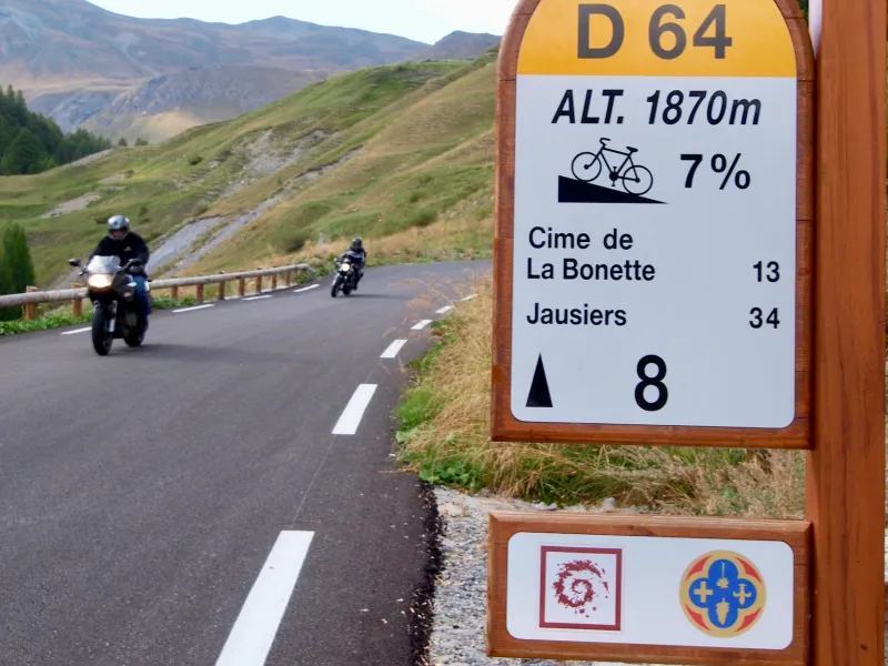 Il versante meridionale del Col de la Bonette