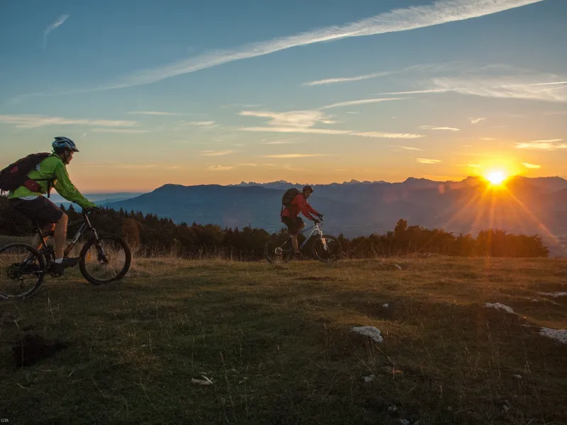 L'alba in cima al Mont Salève