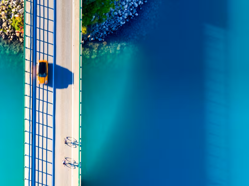 Ciclisti sul ponte di Savines