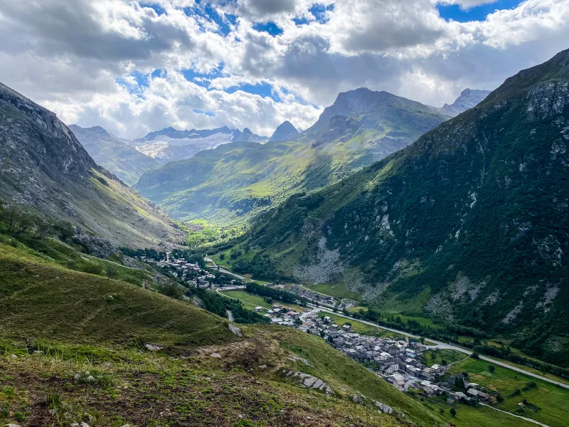 Vista di Bonneval-sur-Arc dal versante sud del Col de l'Iseran in Haute-Maurienne - Vanoise