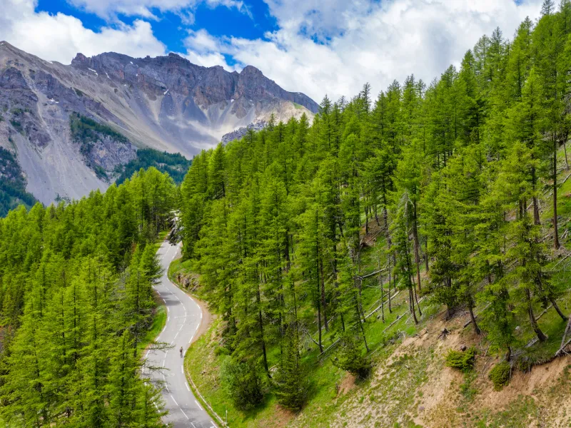I primi tornanti del Col d'Izoard sopra Cervières