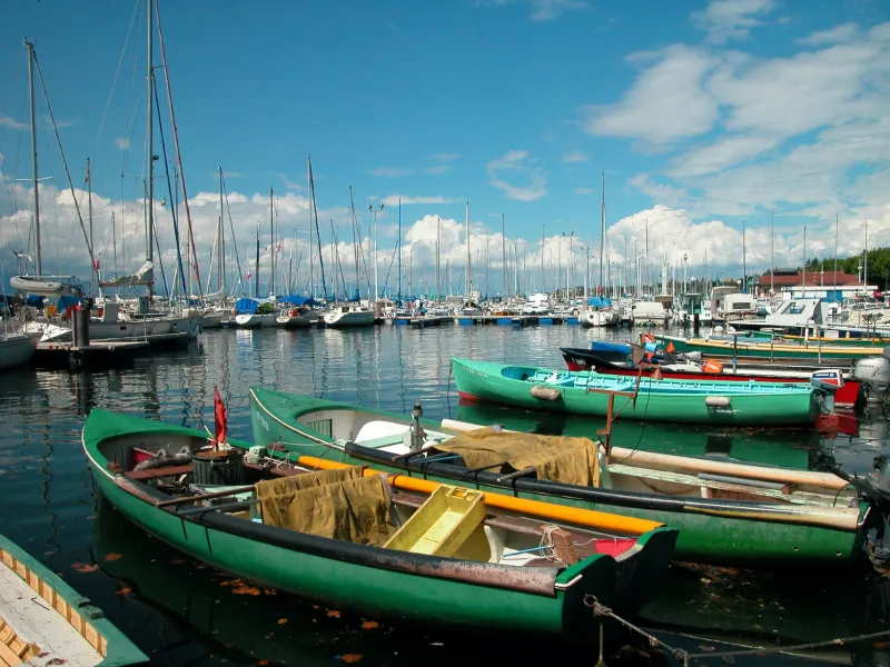 Il porto di Thonon-les-Bains con le sue barche tradizionali
