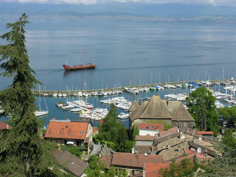 Il porto di Thonon-les-Bains visto dall'alto