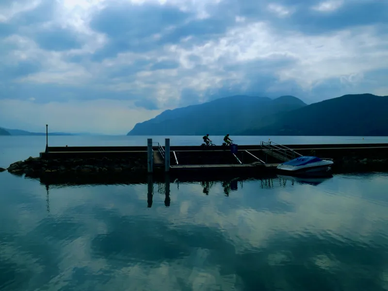 Le acque calme del Lac du Bourget al porto di Chatillon