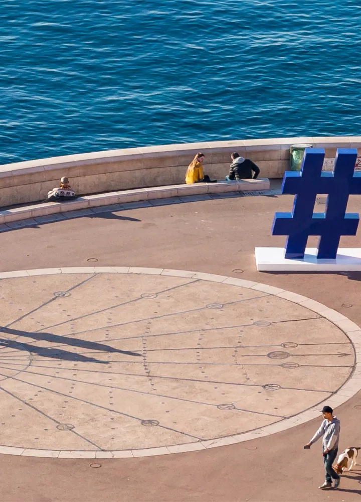 Esplanade de Nice di fronte al mare