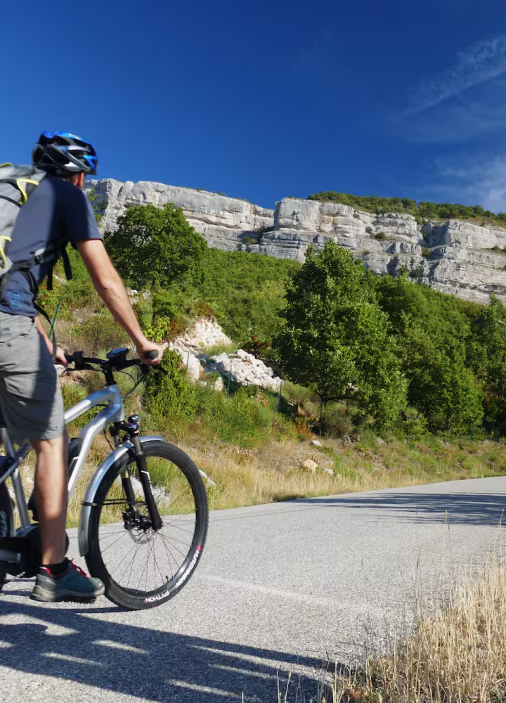 In bicicletta sulla Route des Pierres écrites