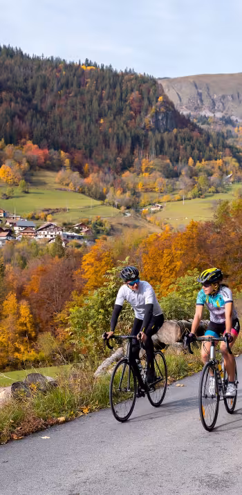 062-25102020-2020_IAM_CYCLOTOURISTES_COL EPINE SERRAVAL┬®Tristan Shu - Montagne di Annecy.jpg