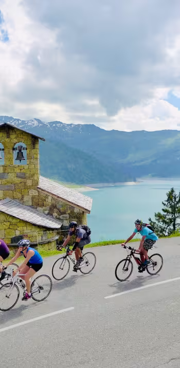 Cappella e lago Roselend