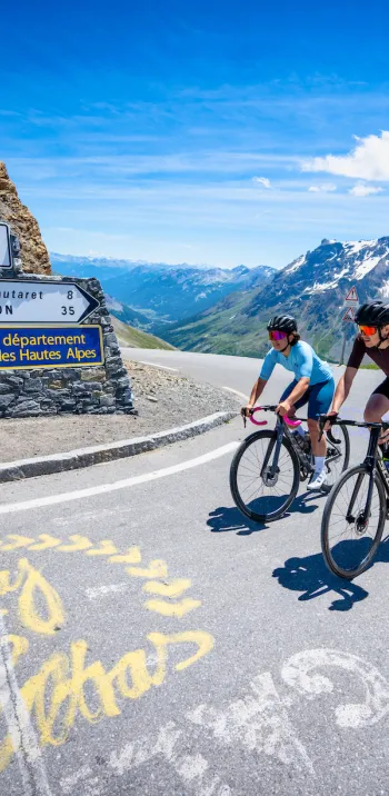 Arrivo in vetta al Col du Galibier, il graal dei ciclisti