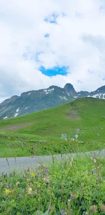 La verde cima del Cormet de Roselend