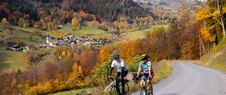 062-25102020-2020_IAM_CYCLOTOURISTES_COL EPINE SERRAVAL┬®Tristan Shu - Montagne di Annecy.jpg