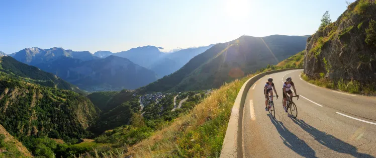 montee_de_l_Alpe_d_Huez_a_velo.jpg