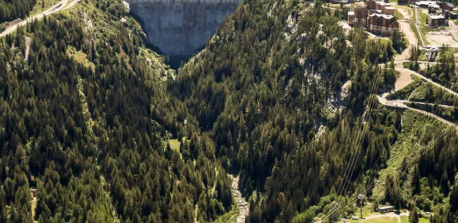 Vue aérienne du barrage de Tignes