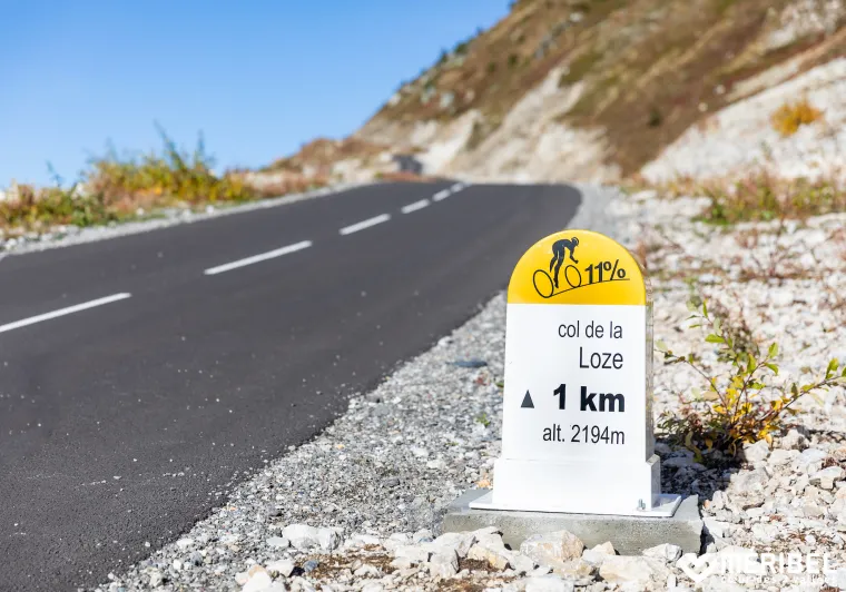 Pietra miliare del Col de la Loze 1 km