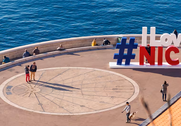 Esplanade de Nice di fronte al mare