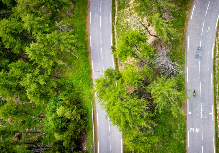 Il Col d'Izoard e i suoi tornanti dall'alto