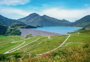 La diga e il lago di Mont Cenis