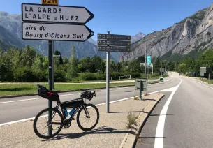 bici da back-packing ai piedi dell'Alpe d'Huez