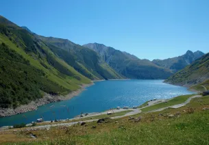 La diga e il lago di Grand'Maison