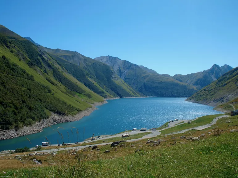 La diga e il lago di Grand'Maison