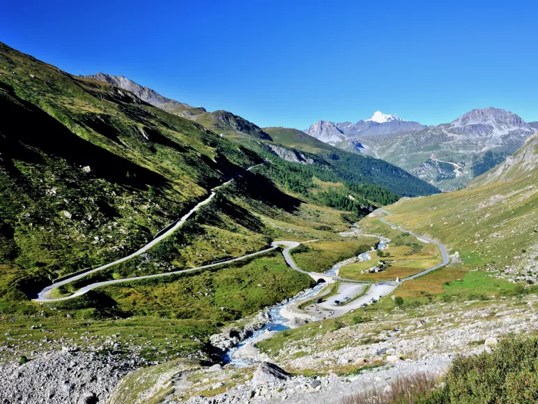 Il Pont Saint-Charles ai piedi dei primi tornanti del Col de l'Iseran