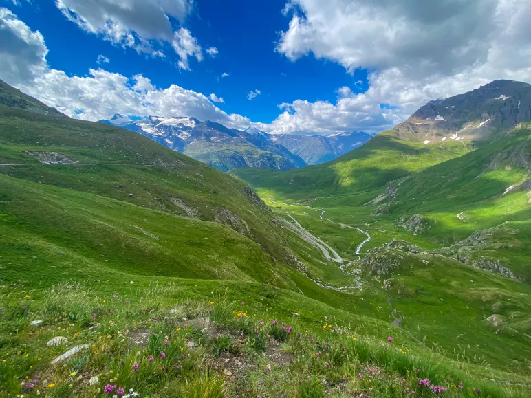 Il Pont Saint-Charles ai piedi dei primi tornanti del Col de l'Iseran